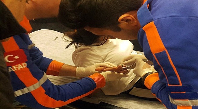 Parmağa sıkışan yüzüğü AFAD ekibi çıkardı