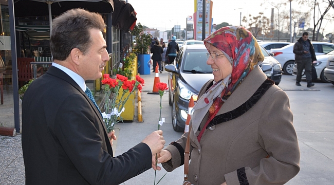 AK Parti'den karanfilli kutlama