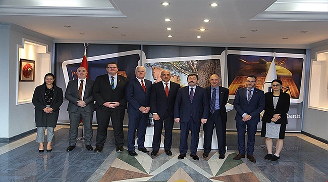 AVUSTRALYA VE YENİ ZELANDA HEYETLERİ VALİ ORHAN TAVLI'YI ZİYARET ETTİLER