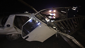 BARİYERLERE ÇARPAN ŞAHİN MARKA OTOMOBİL KAĞIT GİBİ YIRTILDI!