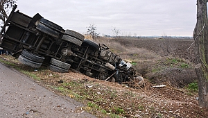 Biga'da süt kamyonu devrildi: 1 kişi yaralandı!