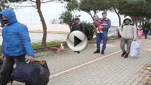 FIRTINAYA YAKALANAN MÜLTECİLERİ SAHİL GÜVENLİK EKİPLERİ KURTARDI