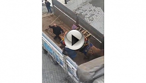 O ADAM GÜREŞLERDEN MEN EDİLDİ!