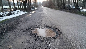 VATANDAŞLARDAN BOZUK YOL TEPKİSİ