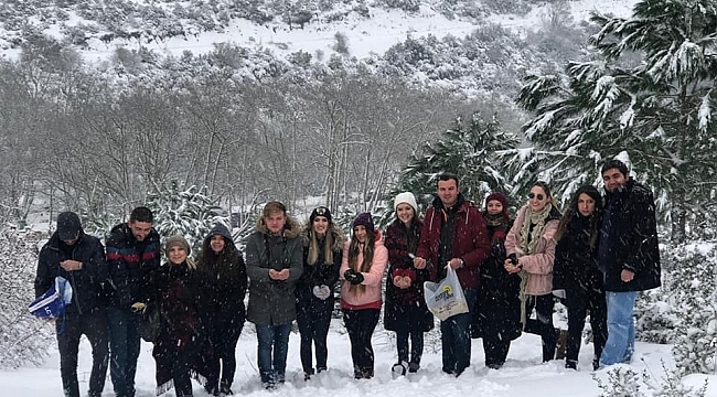 AK PARTİ GENÇLİK KOLLARINDAN DUYARLI DAVRANIŞ