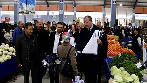 BAŞKAN IŞIK, KAPALI PAZARYERİ'NDE BEZ TORBA DAĞITTI