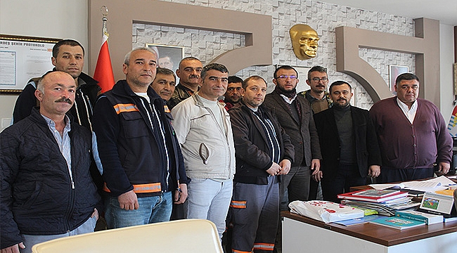 BAŞKAN YAVAŞ'TAN BELEDİYE İŞÇİLERİNE YÜZDE 25 ZAM