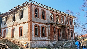 BAŞKAN YILDIZ'DAN, TAŞ MEKTEP'TEKİ RESTORASYON ÇALIŞMALARINA İNCELEME