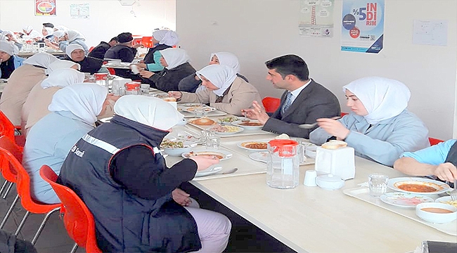 BAYRAM, FABRİKA İŞÇİLERİYLE BULUŞTU