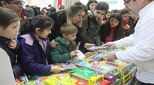ÇAN BELEDİYESİ 5. KİTAP FUARI YOĞUN KATILIMLA AÇILDI