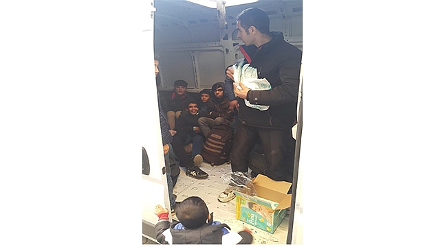 ÇANAKKALE'DE 114 KAÇAK VE 11 ORGANİZATÖR TUTUKLANDI