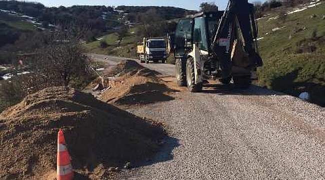 YOĞUN YAĞIŞ HAVDAN KÖYÜ YOLUNDA ÇÖKMEYE SEBEP OLDU