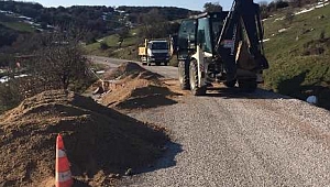 YOĞUN YAĞIŞ HAVDAN KÖYÜ YOLUNDA ÇÖKMEYE SEBEP OLDU