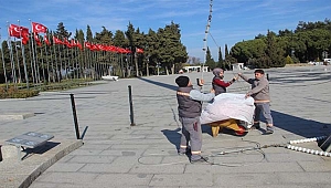 261 METREKARELİK DEV BAYRAK GÖNDERDE