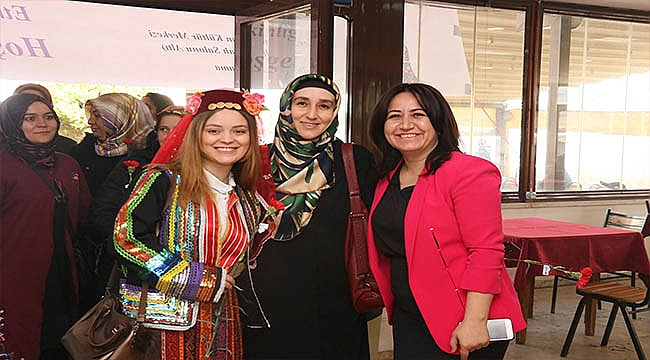 AK KADINLARDAN 8 MART ETKİNLİĞİ