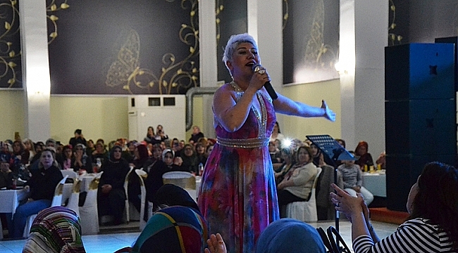 AK PARTİLİ KADINLAR DOYASIYA EĞLENDİ