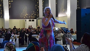 AK PARTİLİ KADINLAR DOYASIYA EĞLENDİ