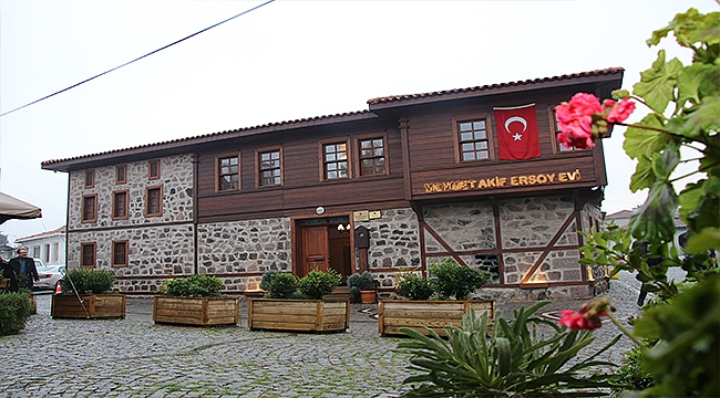 ALLAH BU MİLLETE BİR DAHA İSTİKLÂL MARŞI YAZDIRMASIN