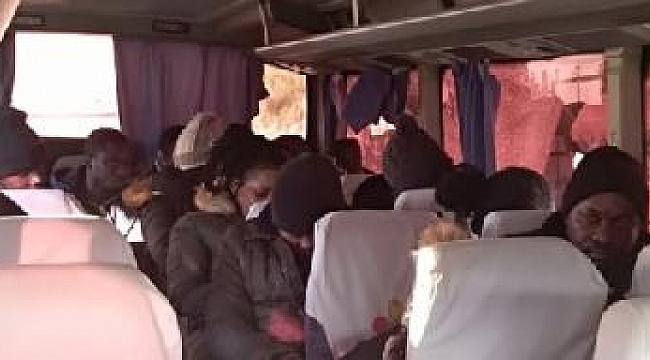 BİGA'DA 24 KAÇAK GÖÇMEN İLE 4 ORGANİZATÖR YAKALANDI