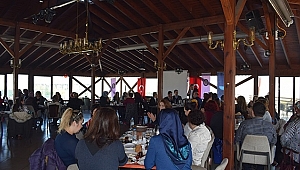 BİGA'DAKİ ESNAF KADINLAR KAHVALTIDA BİR ARAYA GELDİ