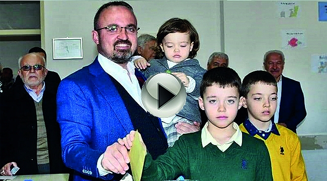 BÜLENT TURAN OYUNU LAPSEKİ'DE KULLANDI