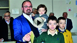 BÜLENT TURAN OYUNU LAPSEKİ'DE KULLANDI