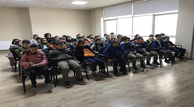 ÇANAKKALE BELEDİYESİ İTFAİYE MÜDÜRLÜĞÜ, MİNİK ÖĞRENCİLERİ AĞIRLADI