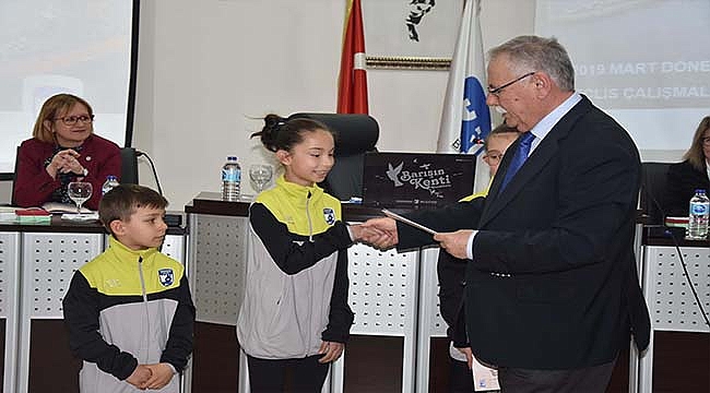 ÇANAKKALE BELEDİYESPOR'UN SPORCULARI VE ANTRENÖRLERİ ÖDÜLLENDİRİLDİ