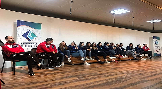 ÇANAKKALE BELEDİYESPOR VOLEYBOLCULARINDAN ÇANAKKALE KOLEJİ'NE ZİYARET