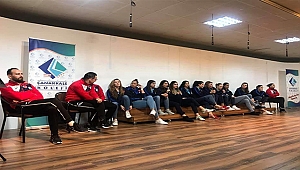 ÇANAKKALE BELEDİYESPOR VOLEYBOLCULARINDAN ÇANAKKALE KOLEJİ'NE ZİYARET