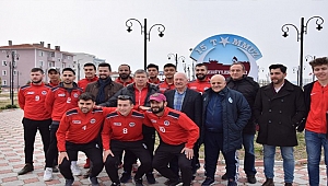 EMEKTAR GOL KRALI TANJU ÇOLAK ÇOCUKLARLA BULUŞTU