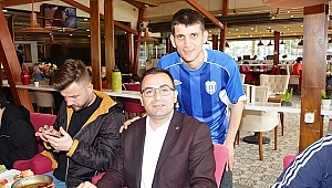 ERDOĞAN'DAN AFACANLAR'A KAHVALTI