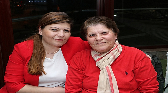 KADIN AVUKATLAR,DÜNYA KADINLAR GÜNÜ'NDE BİRARAYA GELDİ