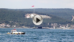 RUS DENİZALTISI ÇANAKKALE BOĞAZI'NDAN GEÇTİ
