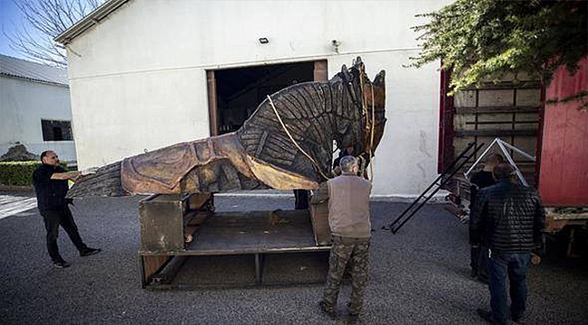 "TROYA İKİ TIRLA RUSYA YOLUNA ÇIKTI"