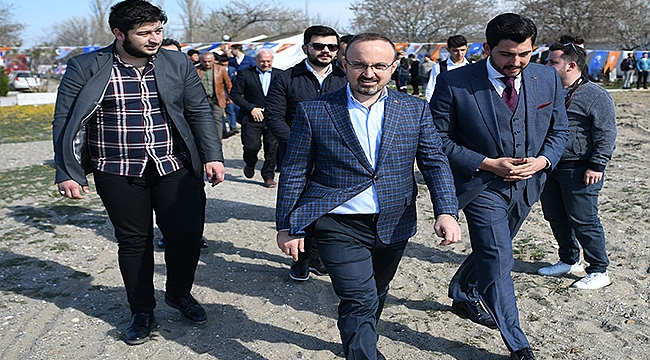 TURAN LAPSEKİ'DE GENÇLERLE BULUŞTU