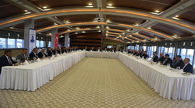 VALİ ORHAN TAVLI'DAN, GÖREV SÜRESİ DOLAN İL GENEL MECLİSİ ÜYELERİNE VEDA YEMEĞİ