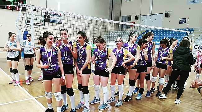 VOLEYBOLDA YILDIZ KIZLAR'DAN ÖNEMLİ BAŞARI