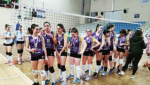 VOLEYBOLDA YILDIZ KIZLAR'DAN ÖNEMLİ BAŞARI