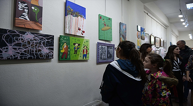 YAZAR VE SANATÇI EVİ'NDEKİ RENKLİ SERGİYİ KAÇIRMAYIN