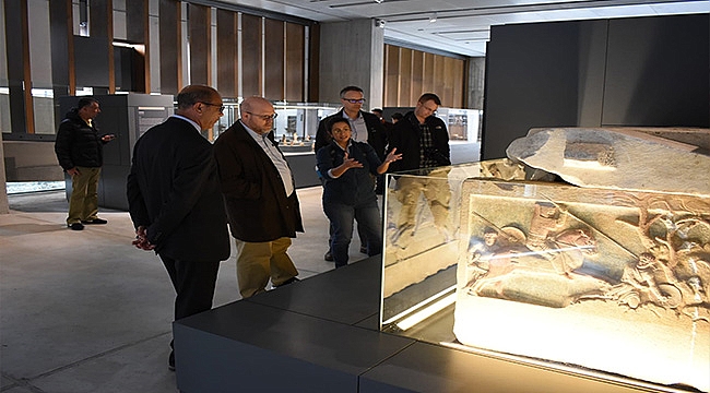 ABD'NİN ANKARA BÜYÜKELÇİLİĞİ MASLAHATGÜZARI JEFFREY M. HOVENİER, TROYA MÜZESİNDE