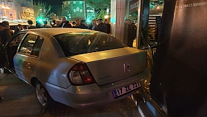 ARAÇ BİNAYA GİRDİ!