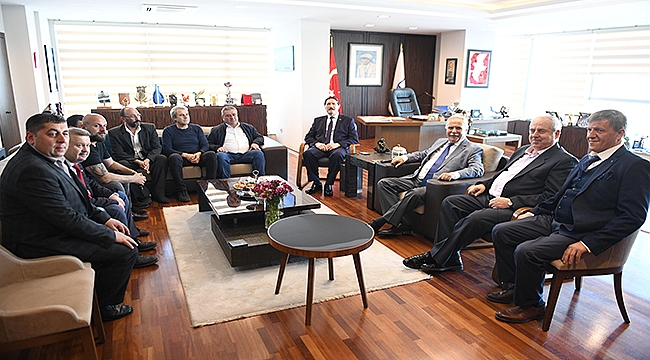 BAŞKAN GÖKHAN, TEBRİK ZİYARETLERİNİ KABUL EDİYOR