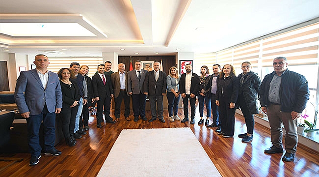 BAŞKAN GÖKHAN, TEBRİKLERİ KABUL EDİYOR