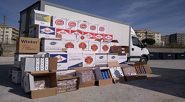 BİR KAMYON DOLUSU KAÇAK ÜRÜN YAKALANDI