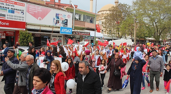 ÇAN'DA 23 NİSAN ÇOCUK BAYRAMI COŞKUYLA KUTLANDI