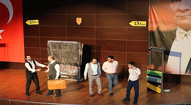 ÇANAKKALE BAROSU "OTOGARGARA"YI TİYATRO SEVERLERLE BULUŞTURDU