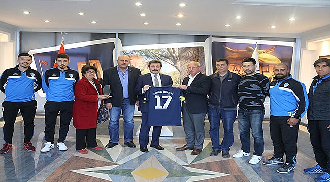 ÇANAKKALE ESENLER GENÇLİK VE SPOR KULÜBÜNDEN VALİLİĞE ZİYARET