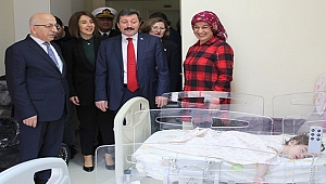 ÇANAKKALE PROTOKOLÜNDEN ÇOMÜ HASTANESİNDEKİ ÇOCUKLARA 23 NİSAN ZİYARETİ