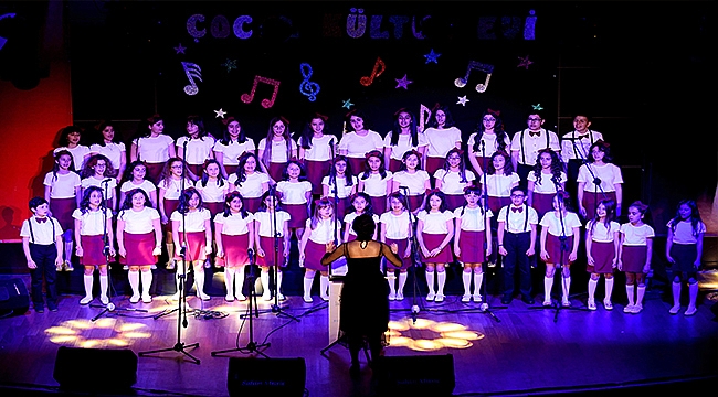 ÇOCUK KÜLTÜR EVİ KOROSU'NDAN ALKIŞ ALAN 23 NİSAN KONSERİ